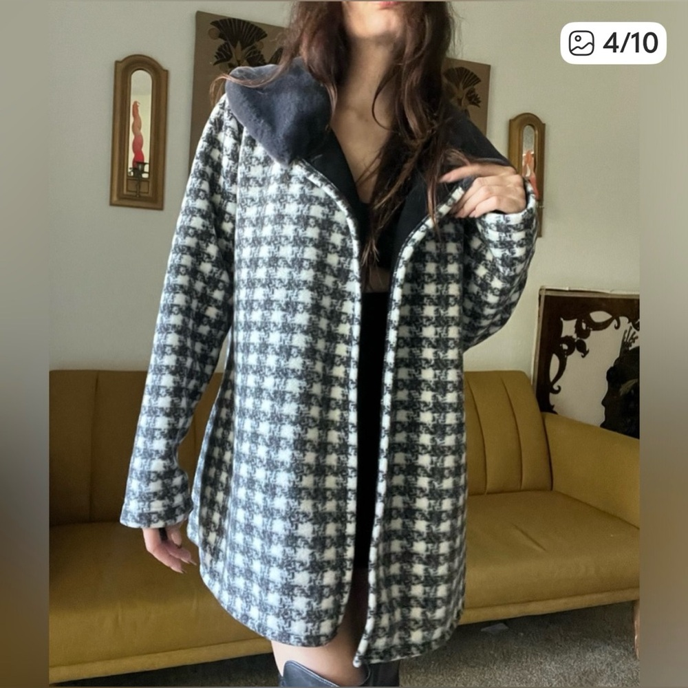 Stylish Black and White Women's Coat - Picture 2 of 12